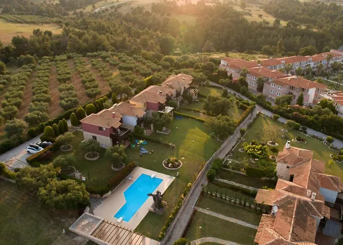 Rastoni Fabienne Shared Pool Maisonette, Vilă