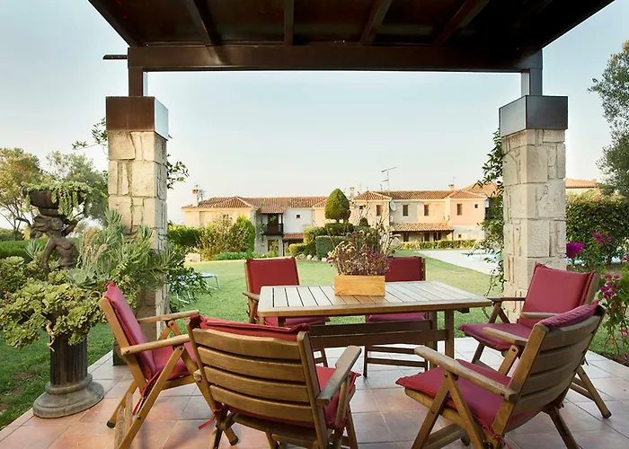 Rastoni Fabienne Shared Pool Maisonette, * Afytos