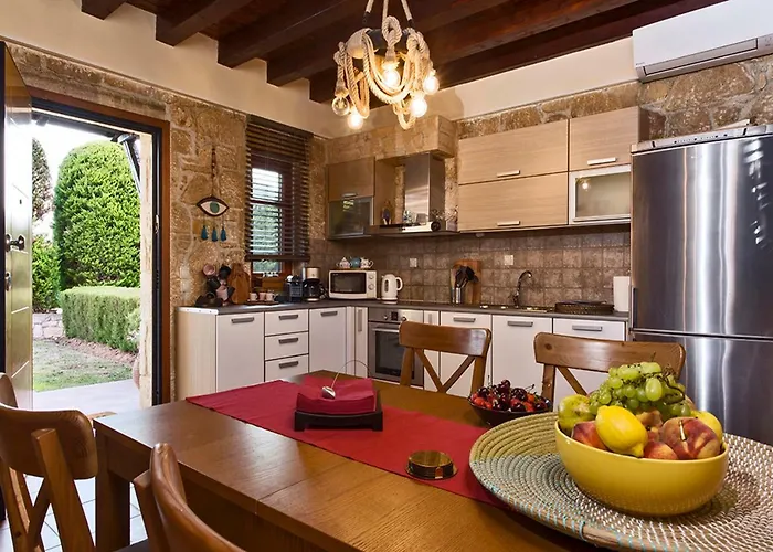 Vilă Rastoni Fabienne Shared Pool Maisonette,