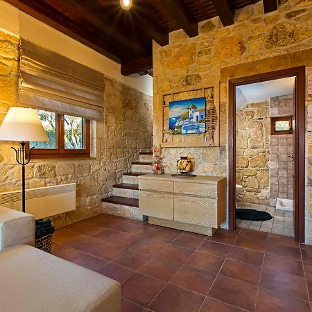 Rastoni Fabienne Shared Pool Maisonette, Villa