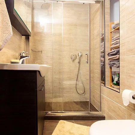 Rastoni Fabienne Shared Pool Maisonette, ヴィラ アフィトス